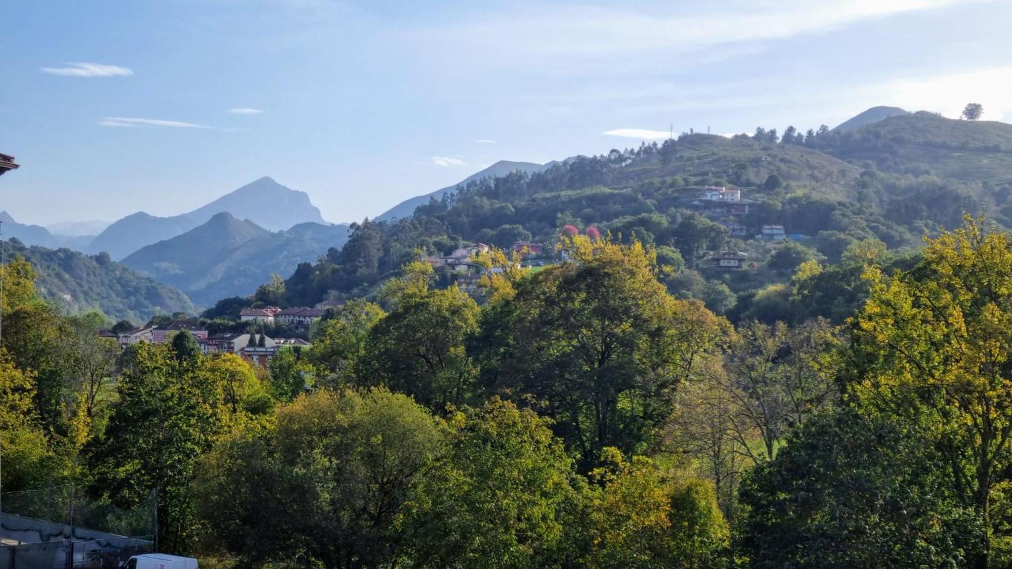 Cangas De Onis A Orillas Del Rio Sella المظهر الخارجي الصورة